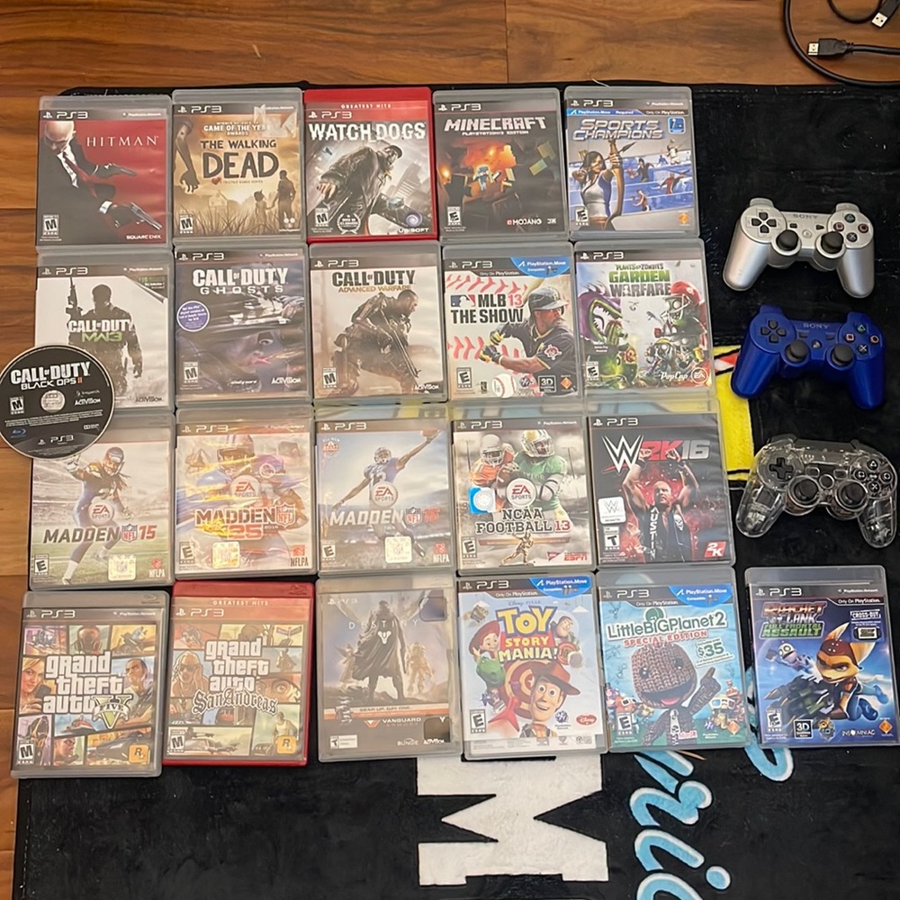 22 Ps4 games, and 3 Ps3 Controllers